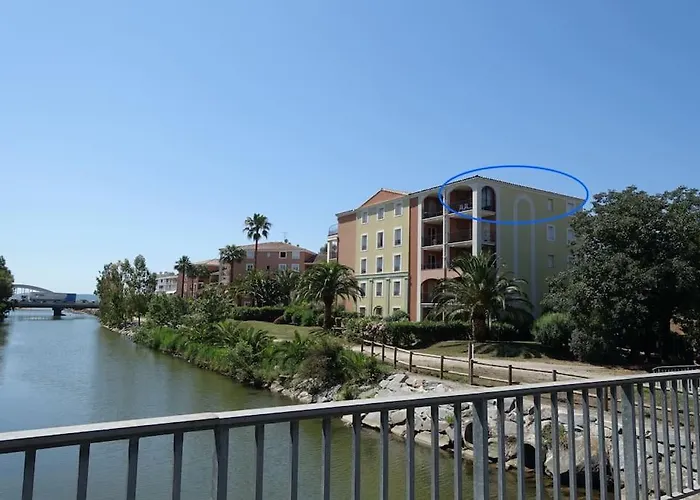 Port Marine - T3 Calme, Avec Terrasse, Piscine, Pres De La Plage