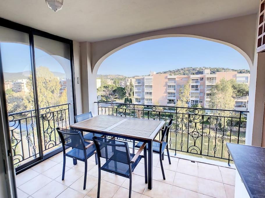 Apartamento Port Marine - T3 Calme, Avec Terrasse, Piscine, Pres De La Sainte-Maxime