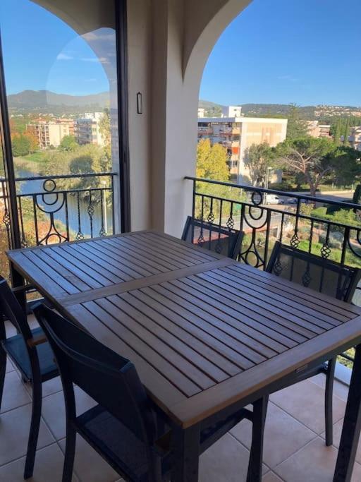 Port Marine - T3 Calme, Avec Terrasse, Piscine, Pres De La