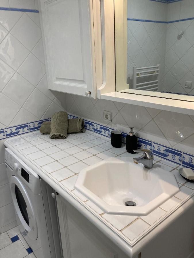 Apartamento Port Marine - T3 Calme, Avec Terrasse, Piscine, Pres De La Sainte-Maxime